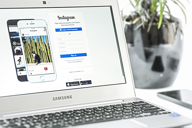 Benefits of embedding Instagram hashtag feed on your website